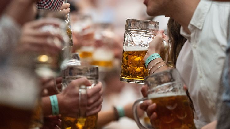 Auf dem Stuttgarter Frühlingsfest geht es normalerweise fröhlich zu.