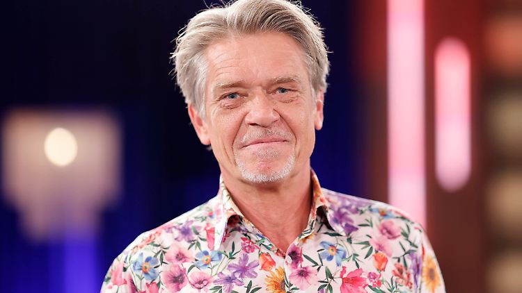 Sitzt bereits, mit der besseren Hälfte Michael Meisheit, an Teil zwei: Hajo Schumacher. 