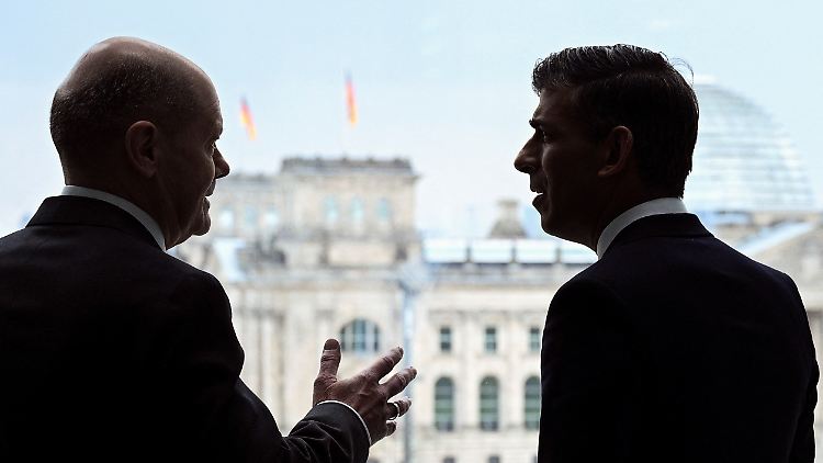 Die Bundesregierung will bei gemeinsamen Rüstungsprojekten mit Großbritannien enger zusammenarbeiten. 
