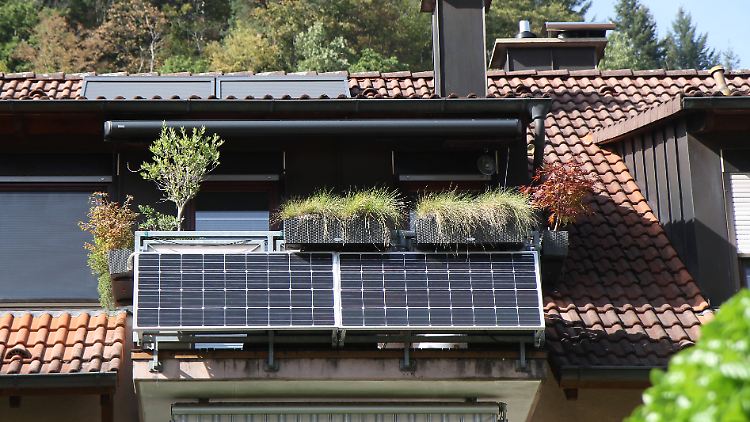 Schatten werfende Blumenkästen über den Solarmodulen anzubringen, ist keine gute Idee.