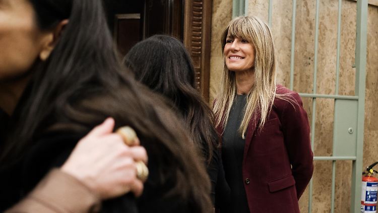 Die spanische First Lady Maria Begoña Gómez sieht sich Korruptionsvorwürfen ausgesetzt, aber vielleicht nicht mehr lange. 