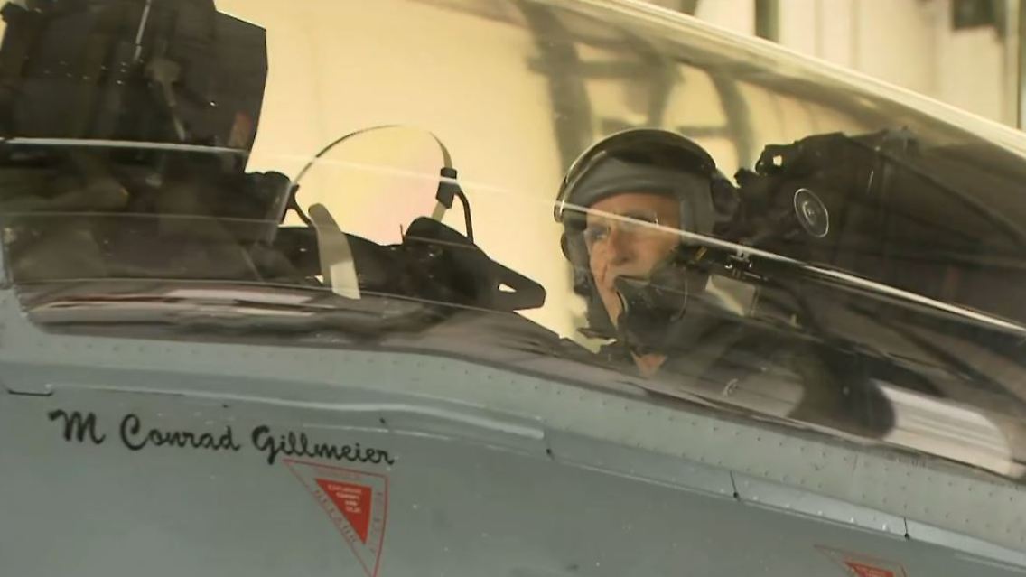 StoltenbergKampfjetEurofighter.JPG
