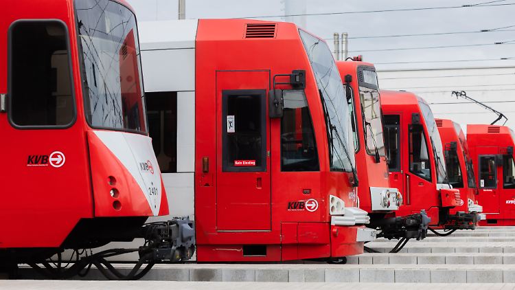 Einsteigen, losfahren: Mehr als elf Millionen Deutsche haben das Deutschlandticket. 