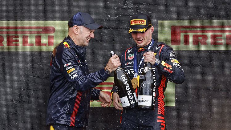 Newey und Verstappen bei der Siegerehrung in Kanada im vergangenen Jahr.