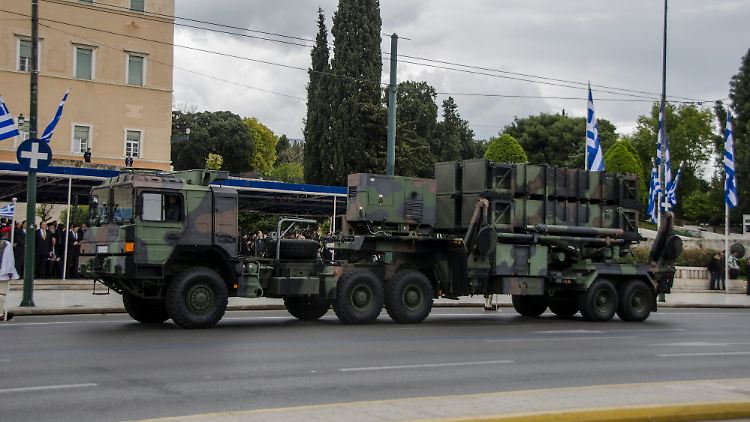 Teile eines Patriot-Systems bei einer Militärparade 2016 in Athen.