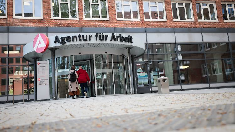 Die Experten des Instituts der deutschen Wirtschaft sehen mit Blick auf den Arbeitsmarkt wenig Anlass für Optimismus. 