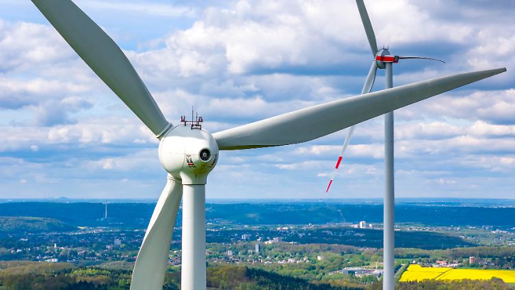Allein die Windkraft erzeugt im ersten Quartal rund ein Viertel des in Deutschland verbrauchten Stroms.