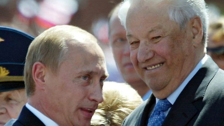 Putin führt Russland heute mit eiserner Faust, möglich wurde das aber erst durch die Ära unter seinem Vorgänger Jelzin (r.).