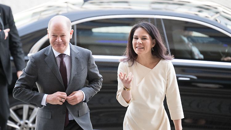 Gastgeber: Bundeskanzler Scholz und Außenministerin Baerbock beim Petersberger Klimadialog. Dort beraten derzeit 40 Staaten über ein gemeinsames Vorgehen beim Klimaschutz.