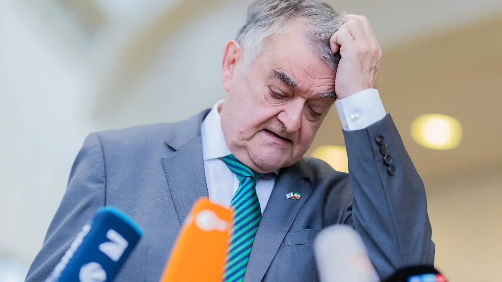 NRW-Innenminister-Herbert-Reul-in-Duesseldorf