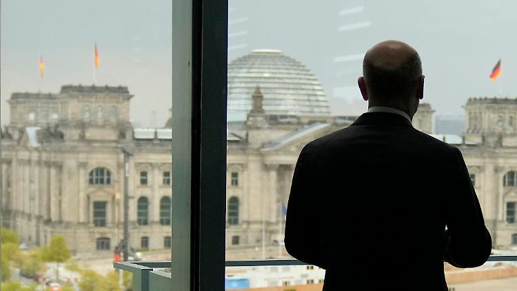Kein Freund von Mehrdeutigkeit? Der Kanzler blickt auf den Reichstag.