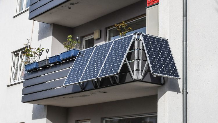 Balkonkraftwerke müssen künftig nicht mehr beim Netzbetreiber angemeldet werden. 