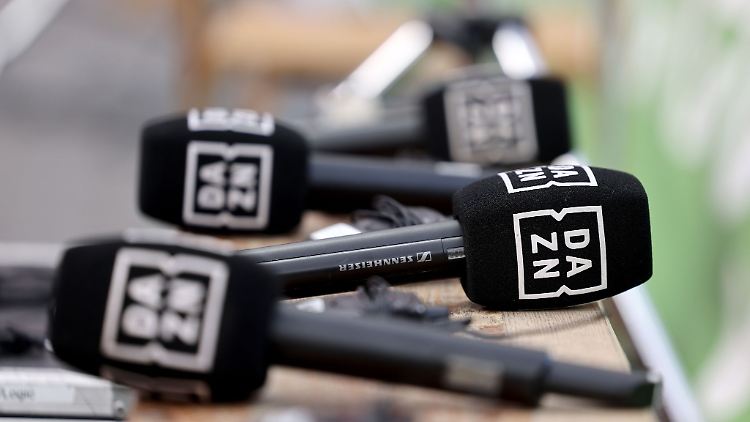Der Internet-Sportsender DAZN nimmt einen jahrelangen Rechtsstreit mit der DFL in Kauf.