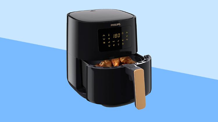 Den Airfryer von Philips gibt es für knapp 100 Euro bei Amazon.