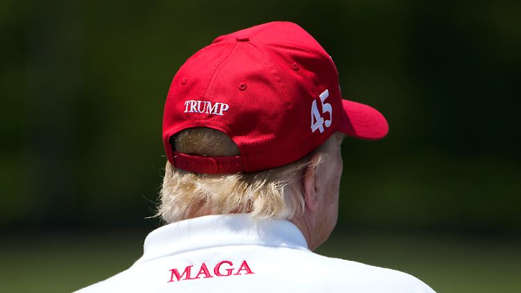 Merchandising-Artikel auch für den kleineren Geldbeutel: Trump ist der Kopf der MAGA-Fraktion ("Make Amerika Great Again") der Republikaner.