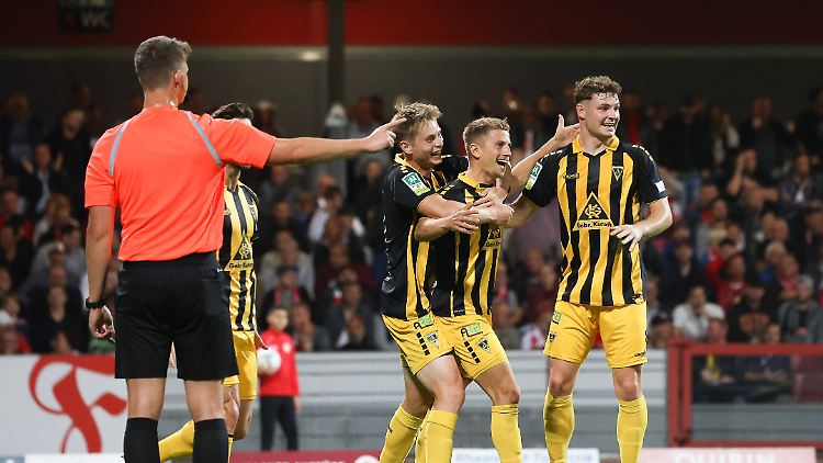 Aachen ist zurück im Profifußball.
