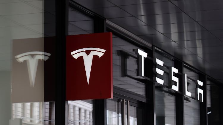 Tesla machte wegen seines Autopilot-Systems in der Vergangenheit eher unrühmliche Schlagzeilen.