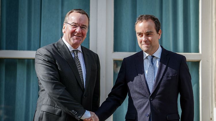Verteidigungsminister Pistorius und sein französischer Kollege Lecornu beschließen einen neuen Rüstungsdeal.  