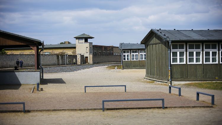 Jeden Tag besuchen etwa 2000 Menschen die Gedenkstätte Sachsenhausen in Oranienburg.