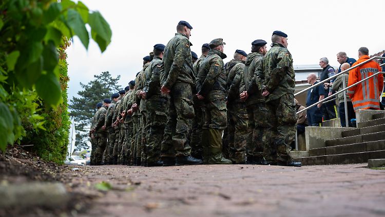 Die Bundeswehr stockt ihre Unterstützung auf. Rund 450 Soldaten und Soldatinnen suchen mit Nachtsichtgeräten und Wärmebildkameras nach Arian.