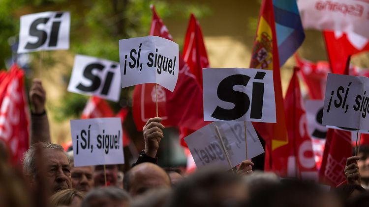 Am Montag will Sánchez verkünden, ob er im Amt bleibt.