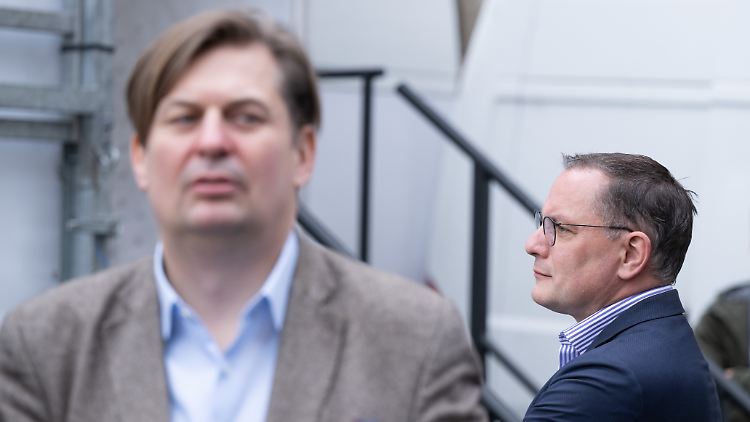 Beim Europawahlkampfauftritt von AfD-Parteichef Chrupalla (r.) soll es nicht um den AfD-Spitzenkandidaten Krah (l.) gehen. 