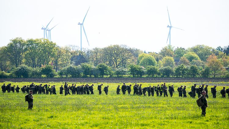 Eine derart große Suchmaßnahme habe er bisher noch nicht geleitet, sagt der Einsatzleiter der Polizei.