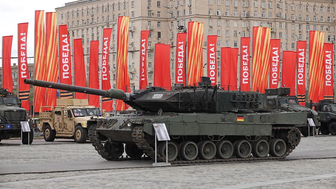 Erbeuteter Leopard-2-Panzer im Park Pobedy.