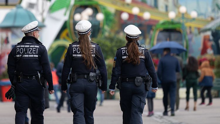 Polizisten hatten über Video beobachtet, wie der Mann die Waffe hervorholte.