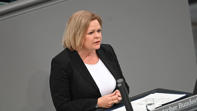 Die schnelle Umsetzung der EU-Asylgesetze ist für Bundesinnenministerin Nancy Faeser ein wichtiges Anliegen.