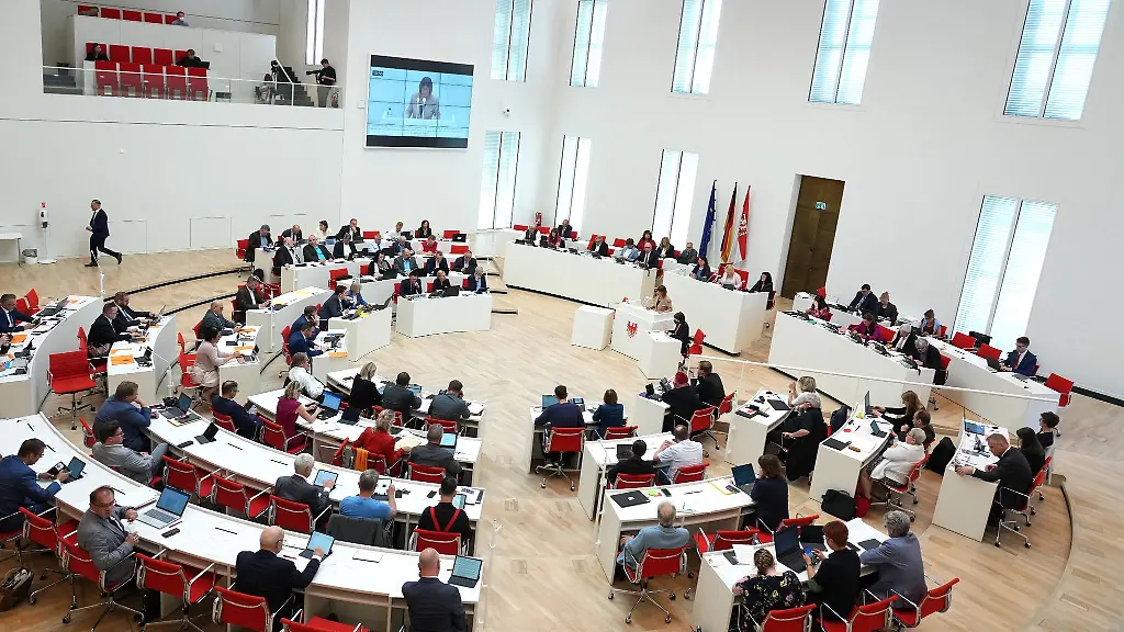 Blick-in-den-Brandenburger-Landtag-in-Potsdam