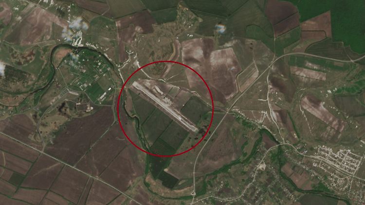 Auf der aktuellen Satellitenaufnahme ist die Landebahn gut zu erkennen.