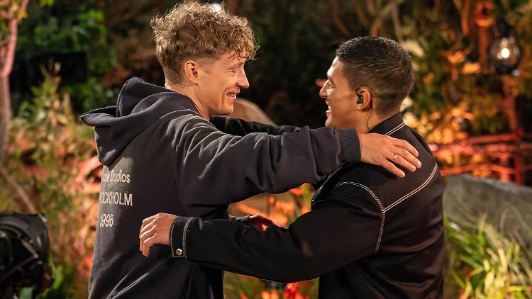 Emilio (r.) bringt Tim Bendzko zum Heulen.