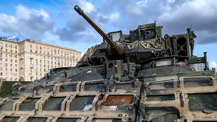 Im Moskauer "Park des Sieges" wird ein US-Panzer vom Typ Bradley ausgestellt, ein Abrams wird wohl noch dazukommen. "Das ist die für Russland typische Anknüpfung an das Narrativ vom Großen Vaterländischen Krieg."