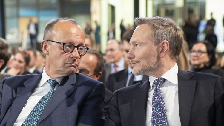 Nähe und Distanz: CDU-Chef Merz und FDP-Chef Lindner bei einem gemeinsamen Termin Mitte November. 