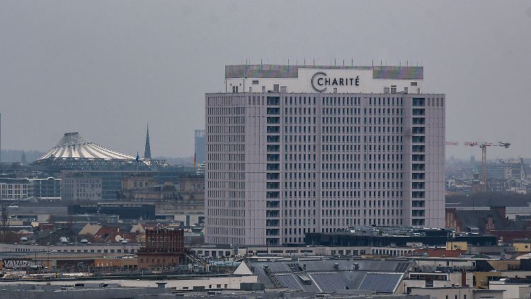 Trotz des Sparkurses: Die Charité schreibt 2023 tiefrote Zahlen. 