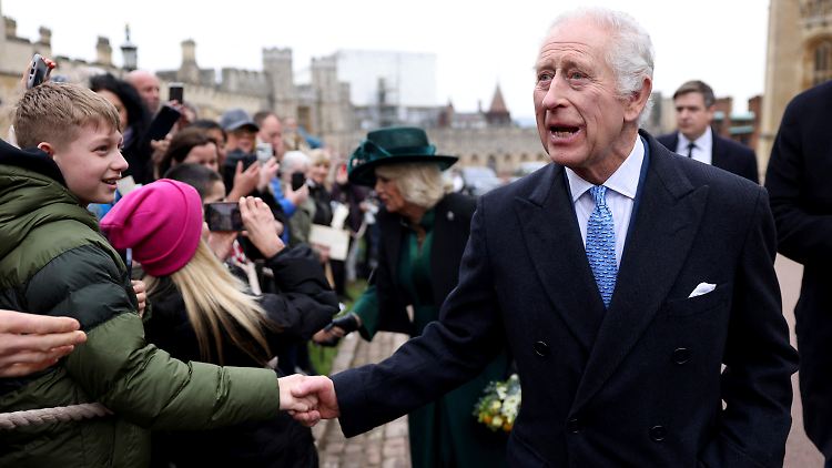 Charles auf dem Weg zum Ostergottesdienst. Der erkrankte König hatte sich nicht komplett aus der Öffentlichkeit zurückgezogen.