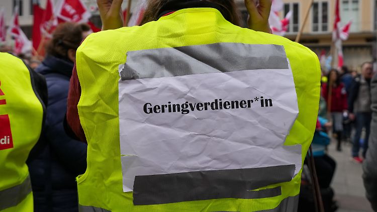 Wenn Arbeitnehmer weniger als 12,25 Euro pro Stunde verdienen, gehören sie laut Statistischem Bundesamt zu den unteren zehn Prozent.