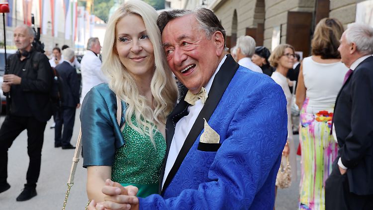 Richard Lugner will am 1. Juni sein "Bienchen" zu seiner sechsten Ehefrau machen.