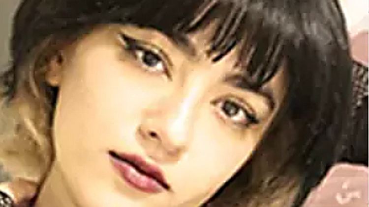 Die 16-jährige Aktivistin wurde laut BBC von Sicherheitskräften in einen Lieferwagen gezerrt, vergewaltigt und getötet. Teheran dementiert.