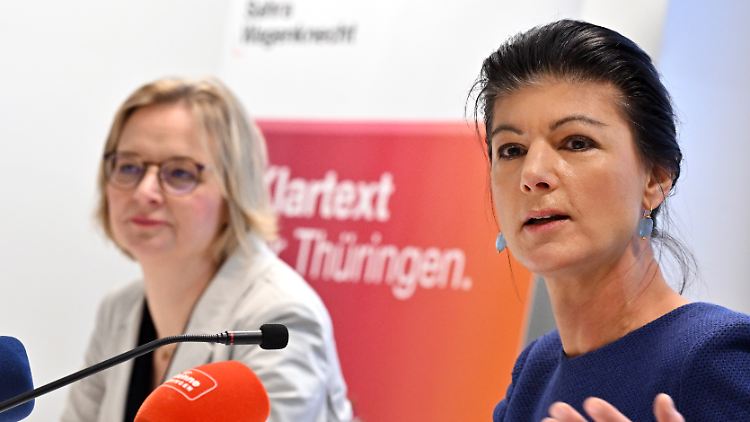 Sahra Wagenknecht und Katja Wolf stellen die BSW-Kampagne für Thüringen vor.