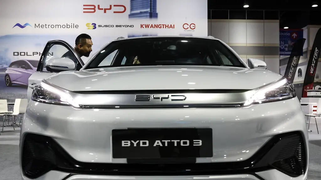 Ein-Auto-des-Herstellers-BYD-auf-der-Bangkok-Electric-Vehicle-Exposition-2023