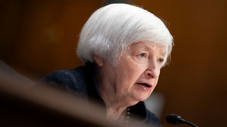 Die US-Finanzministerin sagte, die Sanktionen würden Russlands Kriegsanstrengungen weiter "stören und schwächen". 