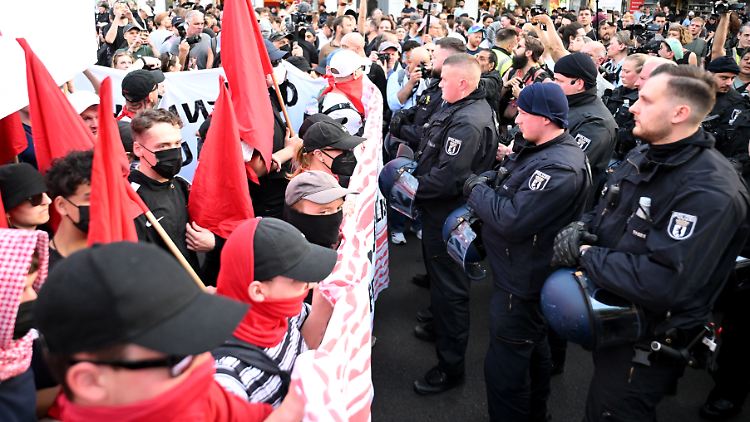 Die Polizei zeigte Präsenz, hatte aber weniger zu tun als in früheren Jahren.  