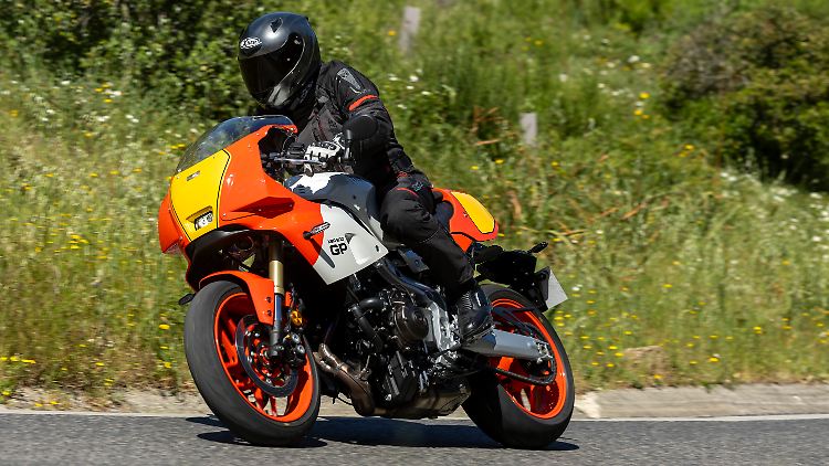 Die Yamaha XSR 900 GP ist kein Bike für die Rennstrecke, sondern als sportliches Landstraßenmotorrad konzipiert.