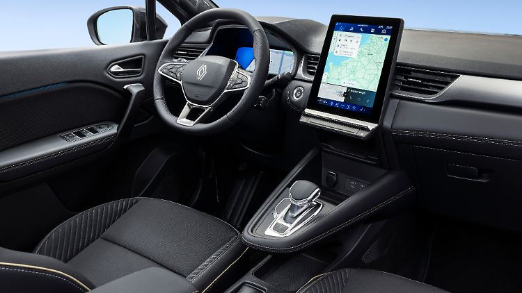 Der 10,4 Zoll große Touchscreen wird durch ein 10,3-Zoll-Zentraldisplay hinterm Lenkrad ergänzt.