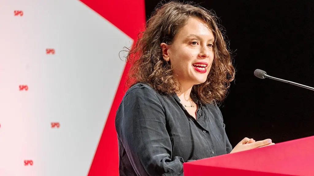 Delara-Burkhardt-Kandidatin-auf-Listenplatz-Eins-zur-Europawahl