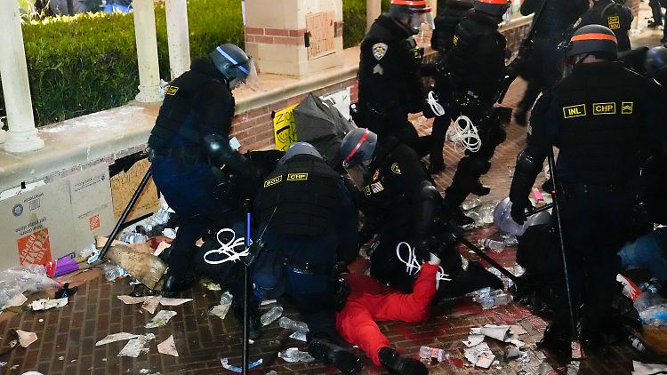 Die pro-palästinensischen Demonstranten in den USA fordern meist, dass Hochschulen und Unternehmen ihre Beziehungen zu Israel abbrechen. 