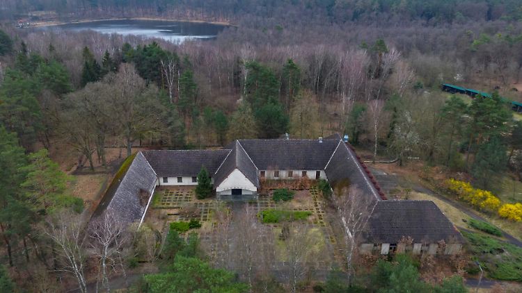 Die Goebbels-Villa am Bogensee verfällt vor sich hin.