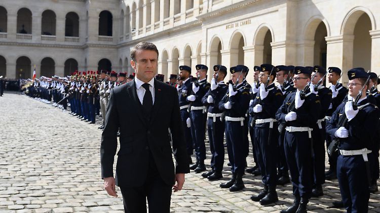 "Unsere Glaubhaftigkeit hängt auch von einer gewissen Fähigkeit der Abschreckung ab", sagt Macron. 